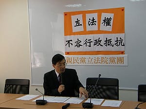 政院拒施行個資法？  橘赴監院告發