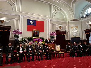 堅持補提11監委  府公布朱新民等人名單