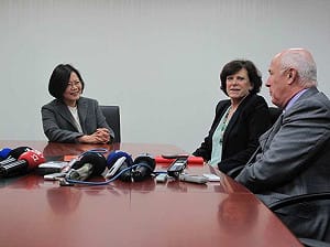 小英獲阿輝伯鼓勵  要出線後再談副手