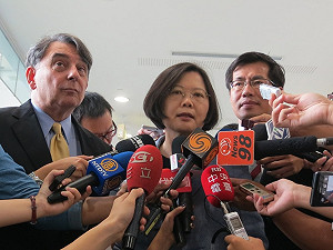 蔡英文：馬別為鞏固地位 對中國輸誠