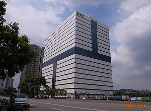 毛治國參觀宏達電  體驗虛擬實境產業