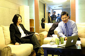 談3隻小豬  王丹：有1隻豬來不及給小英