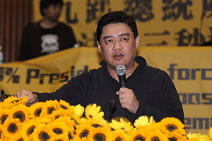 吾爾開希現身相挺  議場合唱「晚安台灣」