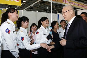 吳敦義稱要復仇就來 洪智坤：誰理政壇小模