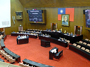 江綺雯任立委全勤？  綠委質疑說謊