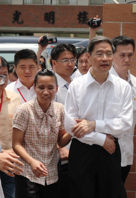 抗議不斷  張志軍天后宮行程臨時喊卡