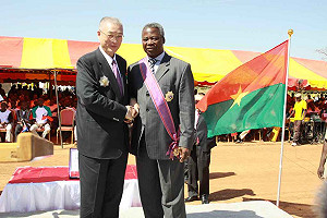 吳揆：願與布國合作太陽能發電事業