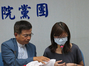 洪慈庸：父親昨潰堤  盼以後沒傷心父母