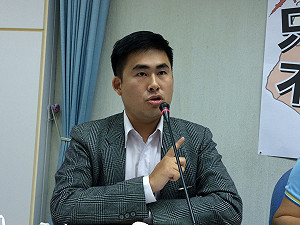 國新首合作批賴神 王炳忠：賴皇帝防疫不力