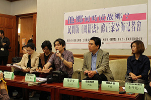 保障外配歸化權益 朝野提民間版國籍法