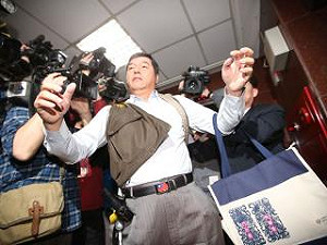 張慶忠出身建商  排審都更條例惹議