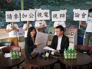 楊秋興邀兩位候選人公開辯論