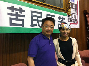 現身議場打氣  邱議瑩：要打架也行