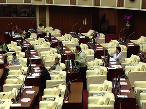 美河市、雙子星弊案  綠營轟郝騙選票