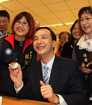 朱立倫：總統接受「全民」指揮非「人民」