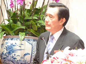 總統：支持兩岸協議監督法制化 但不能退服貿