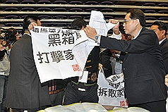 馬出席祈禱早餐會  民眾「無聲」抗議