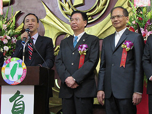 選後首見 朱立倫：要向游錫堃請教黨務