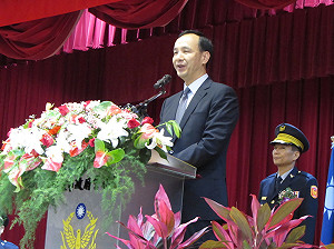 與小英民調差距剩8%  朱立倫反拱同志參選