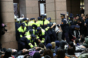 太陽花滿週年 政院：我們永遠是一家人