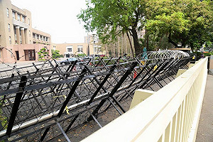 318晚會出動150警維安 政院拒馬戒備