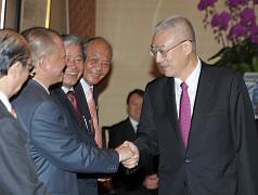 吳敦義：連戰讓兩岸「融冰」成為事實