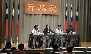 龍應台悔接文化部  江揆勉閣員「勿忘初衷」