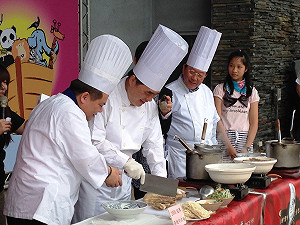 白狼攻立院  郝：尊重個人意見表達權利