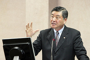 退撫採90制  高華柱：難完全配合