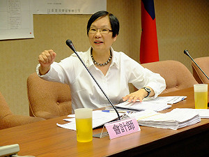 遭質疑當千附門神  羅淑蕾悄辭董事一職