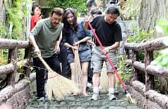 願賭服輸  沈富雄乖乖掃地