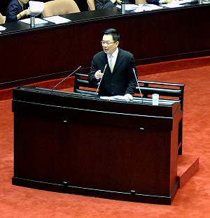 把質詢台當助選場合？蔡正元在院會痛批柯P