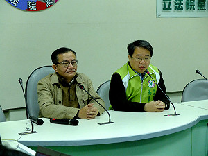 志工遭砍  綠：難道要人民組自衛隊？