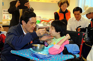 郝當面抱怨公債法  馬英九：免煩惱