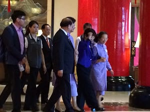 洪、馬一天內2度同台 幾無互動