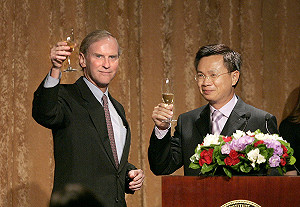 維基「揭密」楊甦棣  台憂邦交國不保