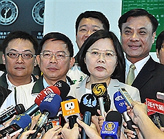 用黨主席身分訪中？綠：金僭越馬失格