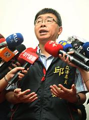 緊咬不放  邱毅再爆：蘇家族圈地養地