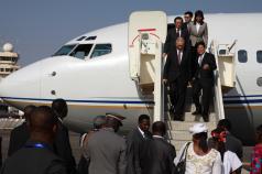 吳揆訪布  要將外交故事拍成「非洲一盞燈」