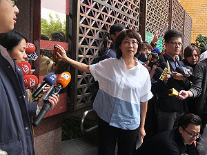 不認買賣19戶軍宅 王如玄按鈴控告段宜康