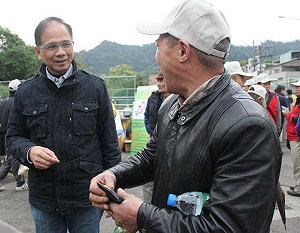 游錫堃避表態：3位黨主席的都很優秀