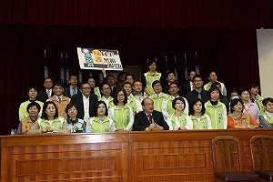 藍宣告服貿已送院會  民進黨不承認