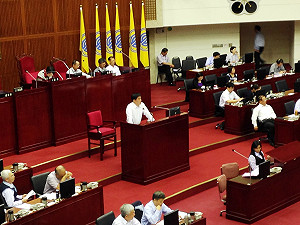 連該辭經發會副總召？郝：有前例沒辭