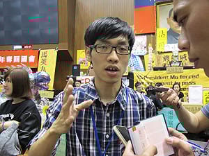 白狼人馬入議場？  學生盼和平理性