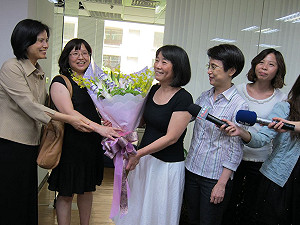 綠不分區名單不理想  婦團聲援黃淑英