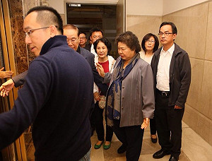 探扁滿心不捨 陳菊：協助獲得最佳醫療照護