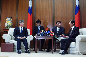 今井正來台  楊進添表達釣島立場