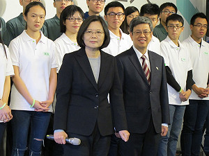 蔡英文：未來執政團隊財產 也將全部信託