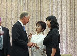 用英文與奎爾對談？洪：簡單幾句當然可以