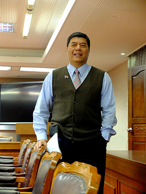 會議結束才來 張慶忠錯愕：怎沒人催我